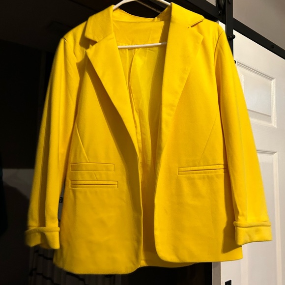 Yellow blazer - Picture 1 of 1